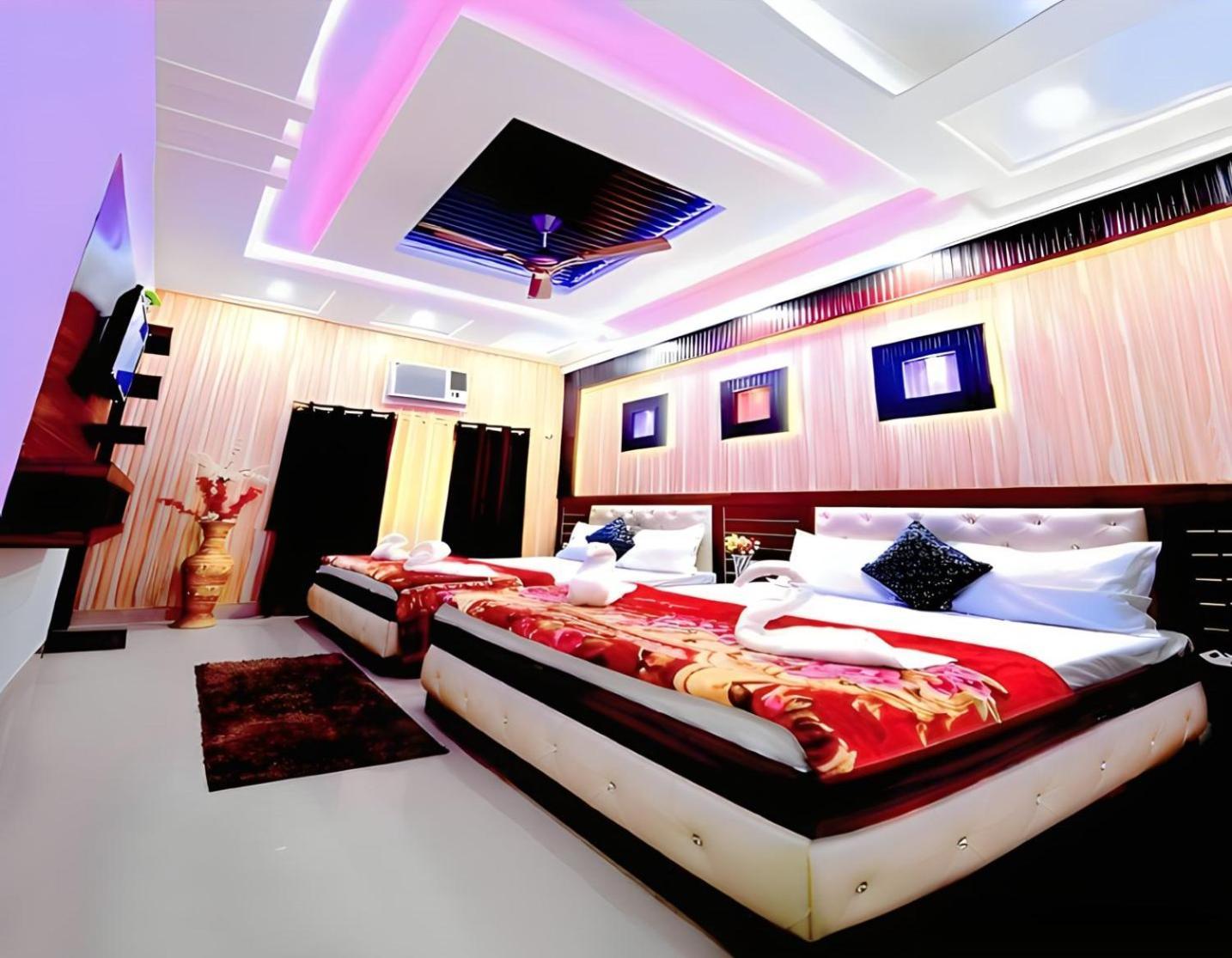 Taj Square A Luxurious Family Homestay Agra  Exterior photo