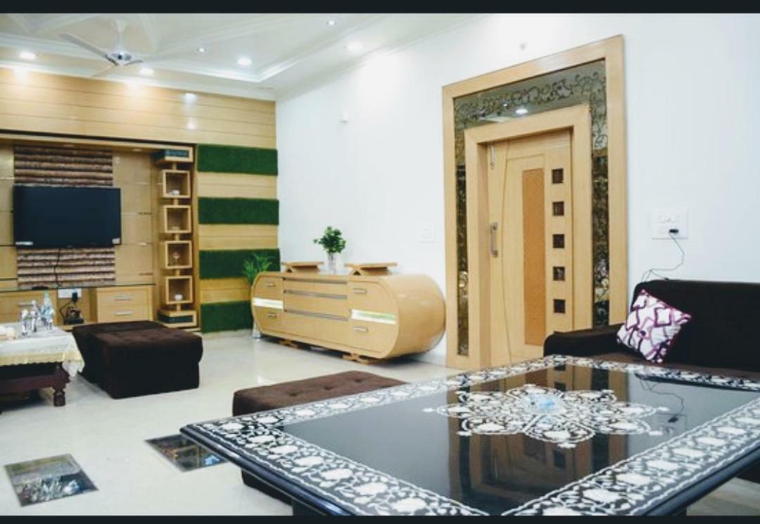 Taj Square A Luxurious Family Homestay Agra  Exterior photo